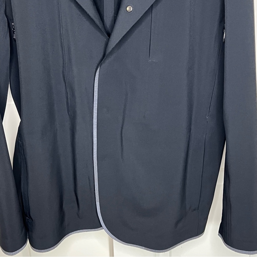 lululemon athletica Men's Black Tech Jacket - Picture 9 of 9